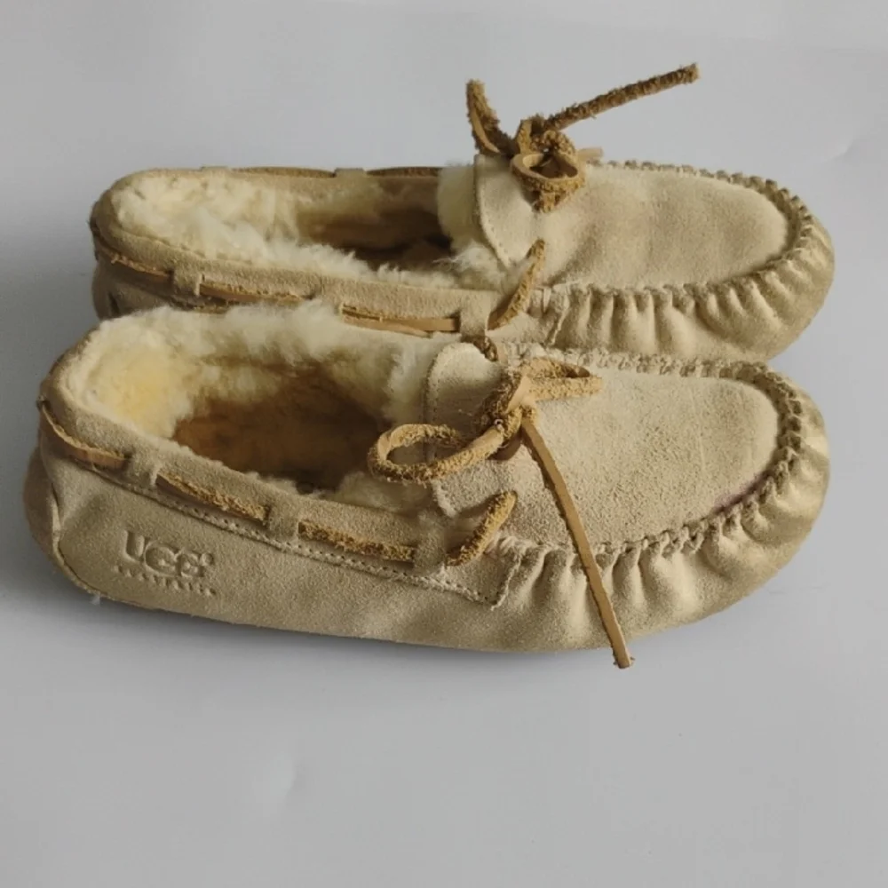 UGG Cream Moccasins with Plush Lining Soft Comfortable Slide Slippers Loafer